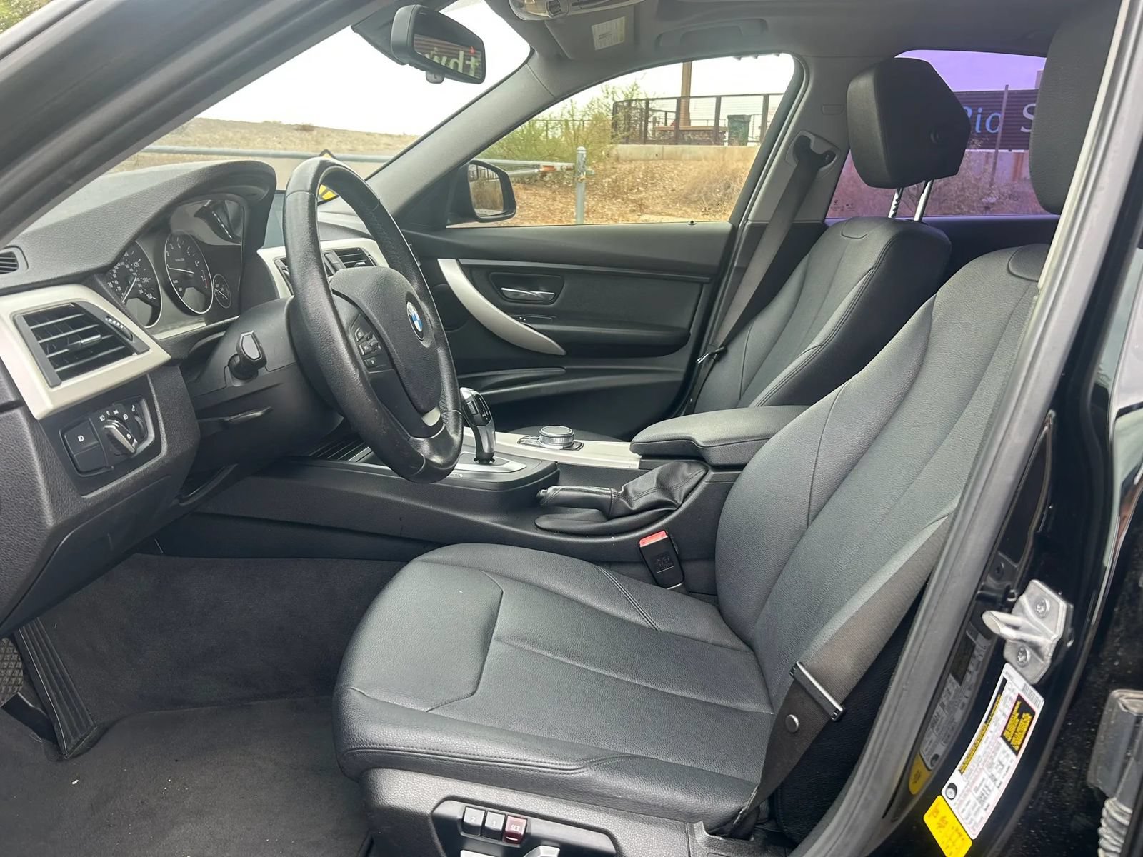 Used 2018 BMW 320i Sedan RWD image 6