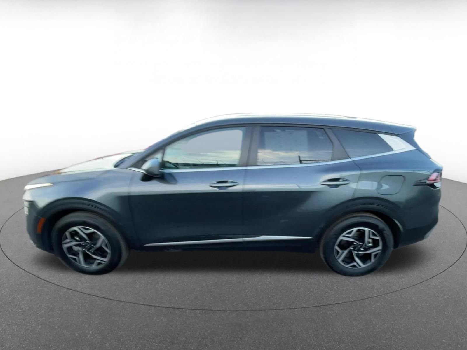 Used 2025 Kia Sportage LX FWD image 9
