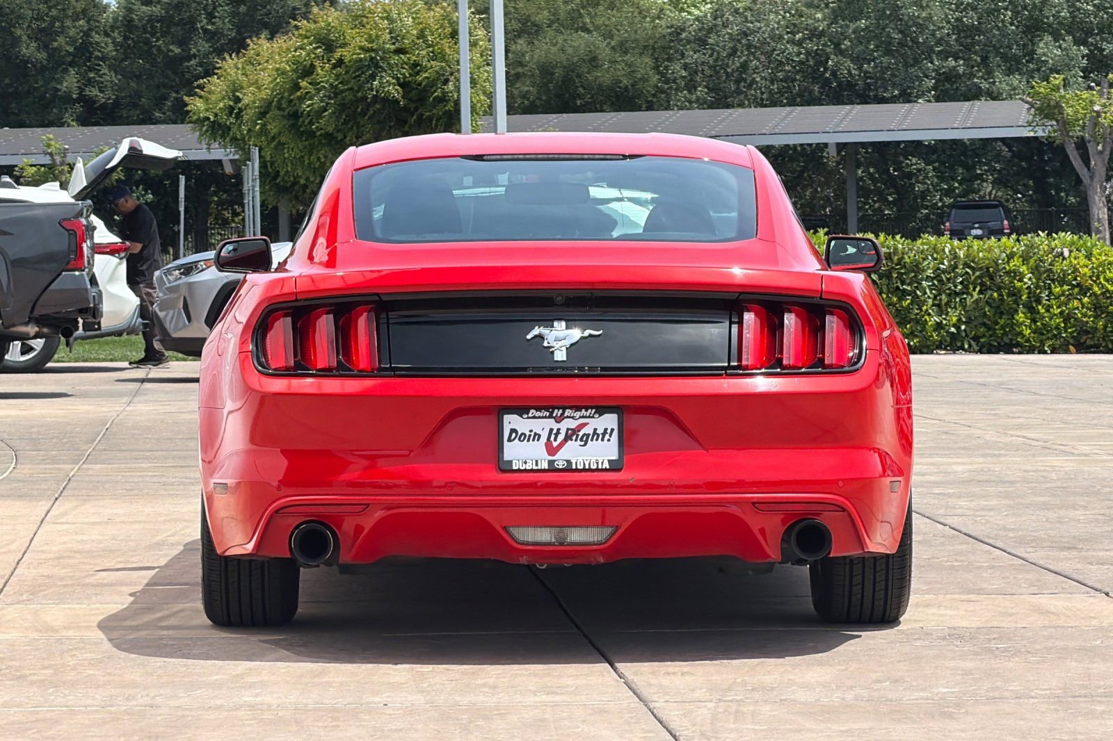 Used 2017 Ford Mustang Coupe RWD image 5