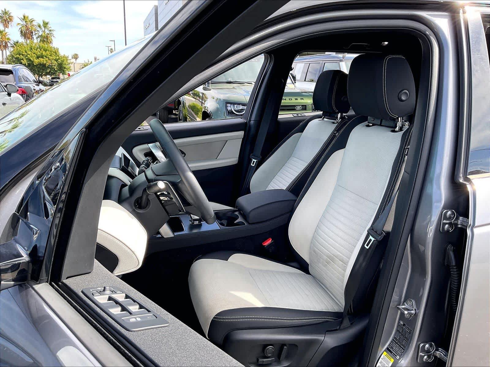 Used 2025 Land Rover Discovery Sport Dynamic SE AWD/4WD image 27