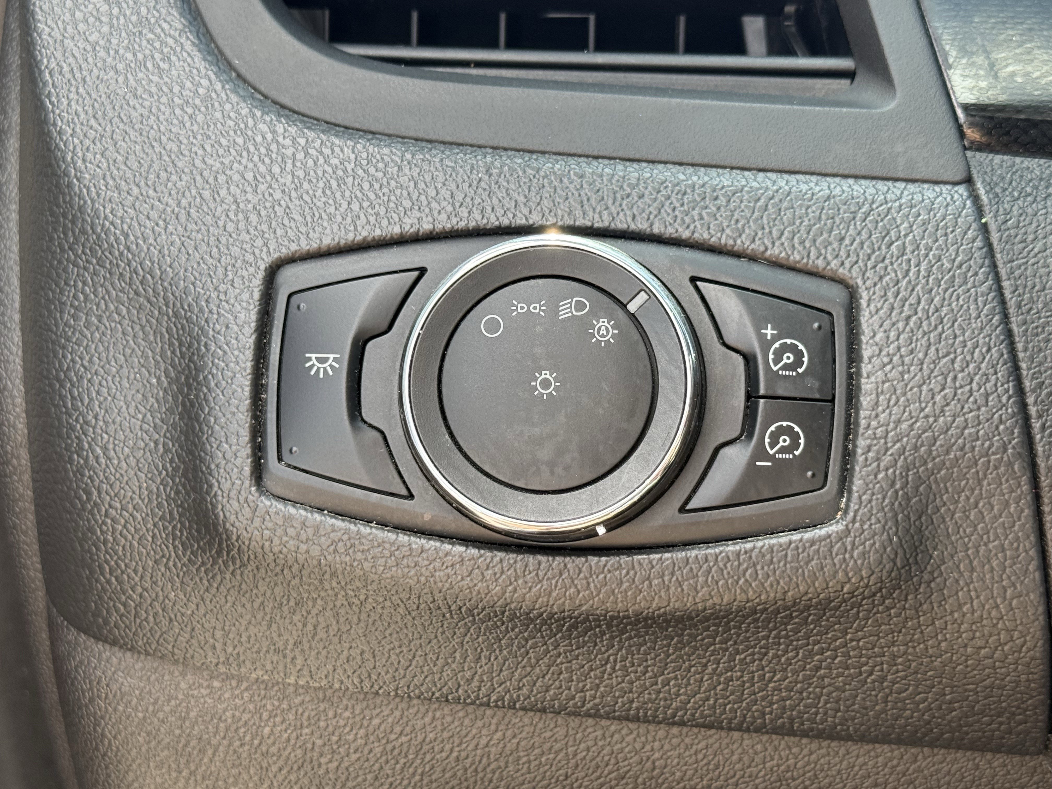 Used 2013 Ford Edge SE image 22