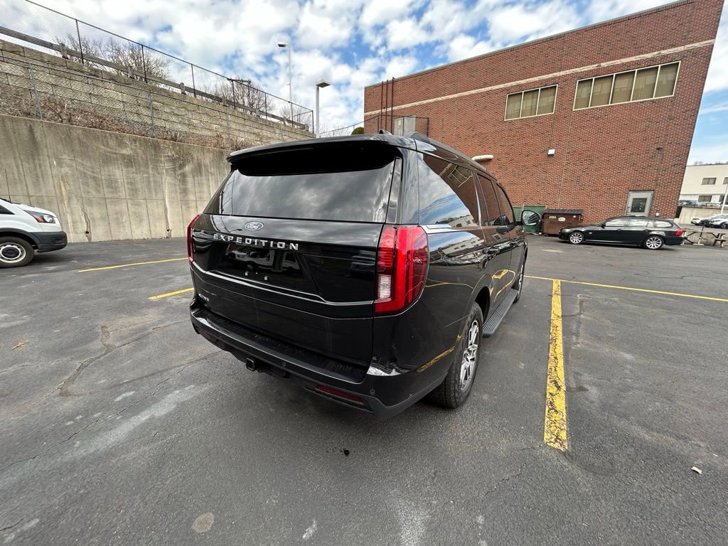 Used 2025 Ford Expedition Active image 10