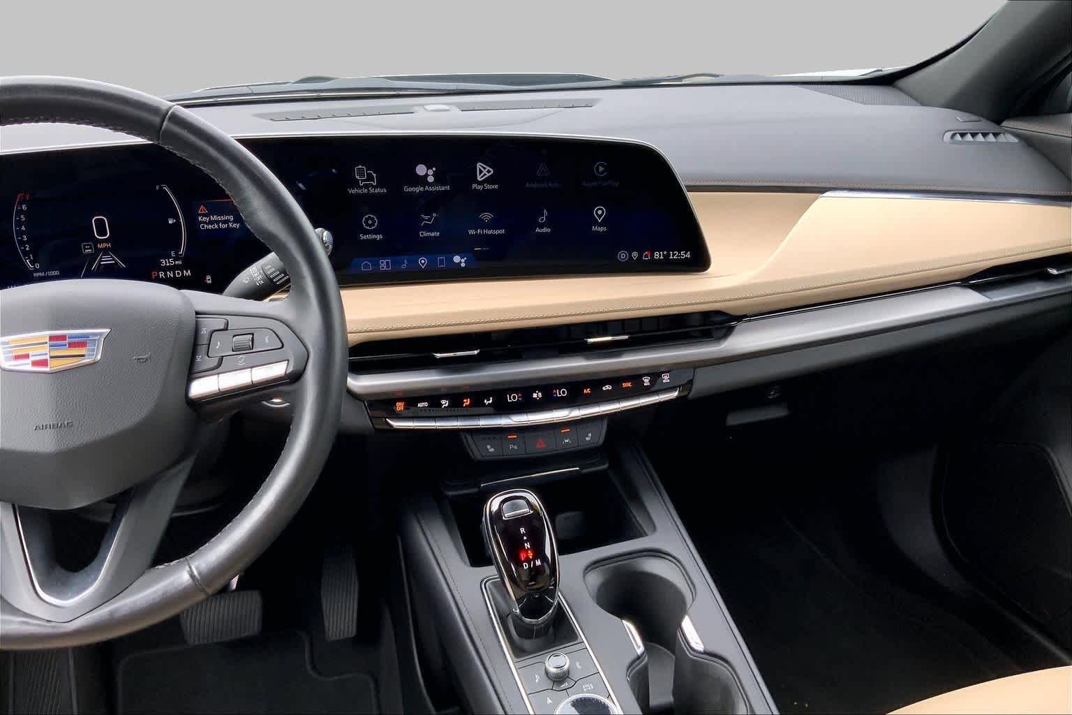 Used 2024 Cadillac XT4 Luxury w/ Cold Weather Package FWD image 7