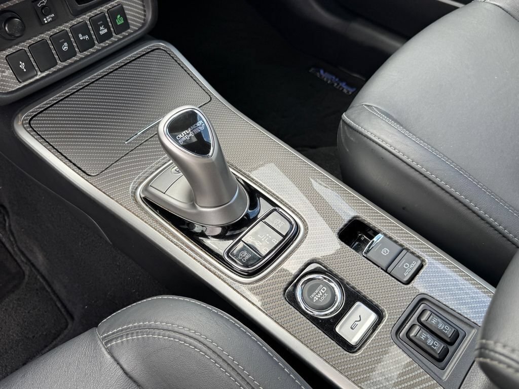 Used 2020 Mitsubishi Outlander 4WD Plug-In Hybrid image 22