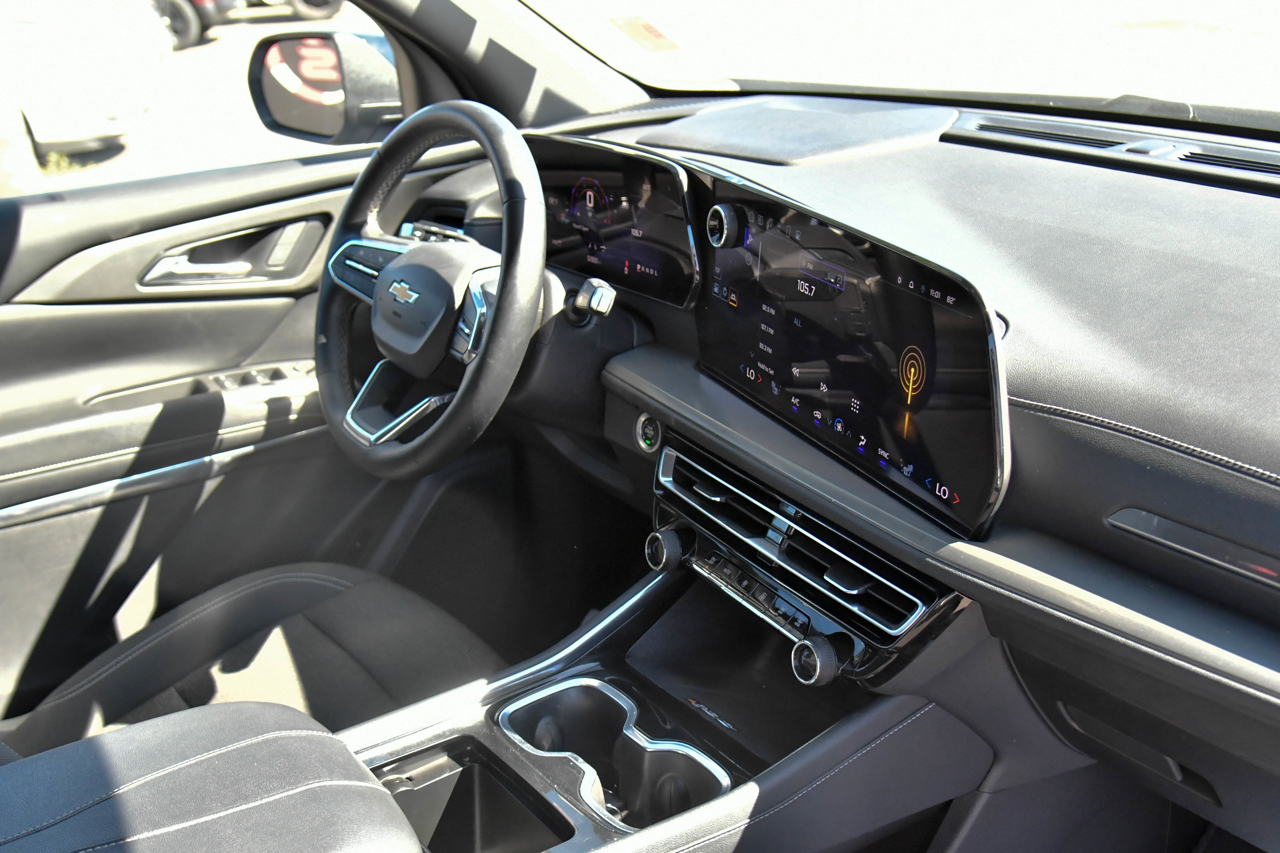 Used 2024 Chevrolet Traverse LT image 55