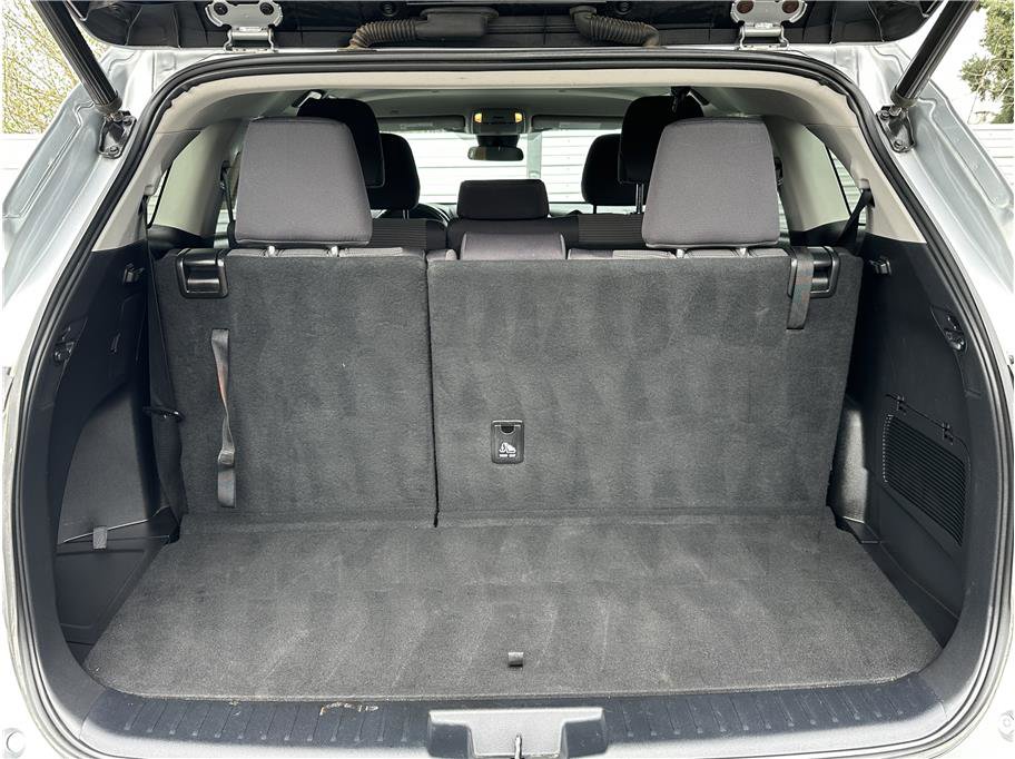 Used 2020 Toyota Highlander LE AWD/4WD image 31