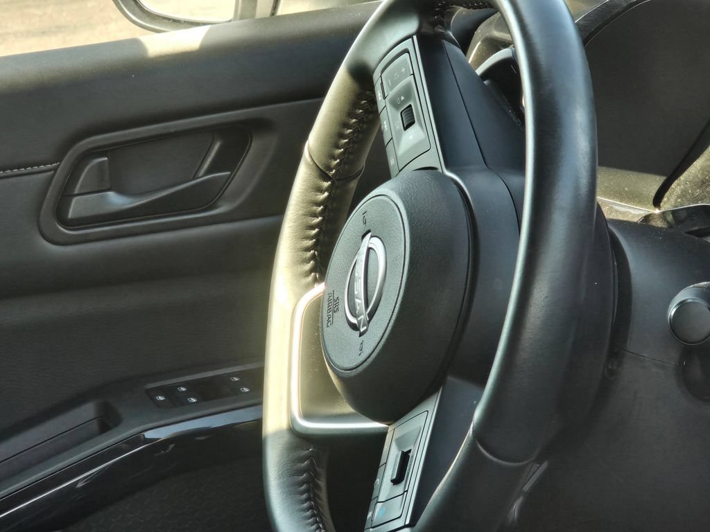 Used 2025 Nissan Pathfinder SV FWD image 16