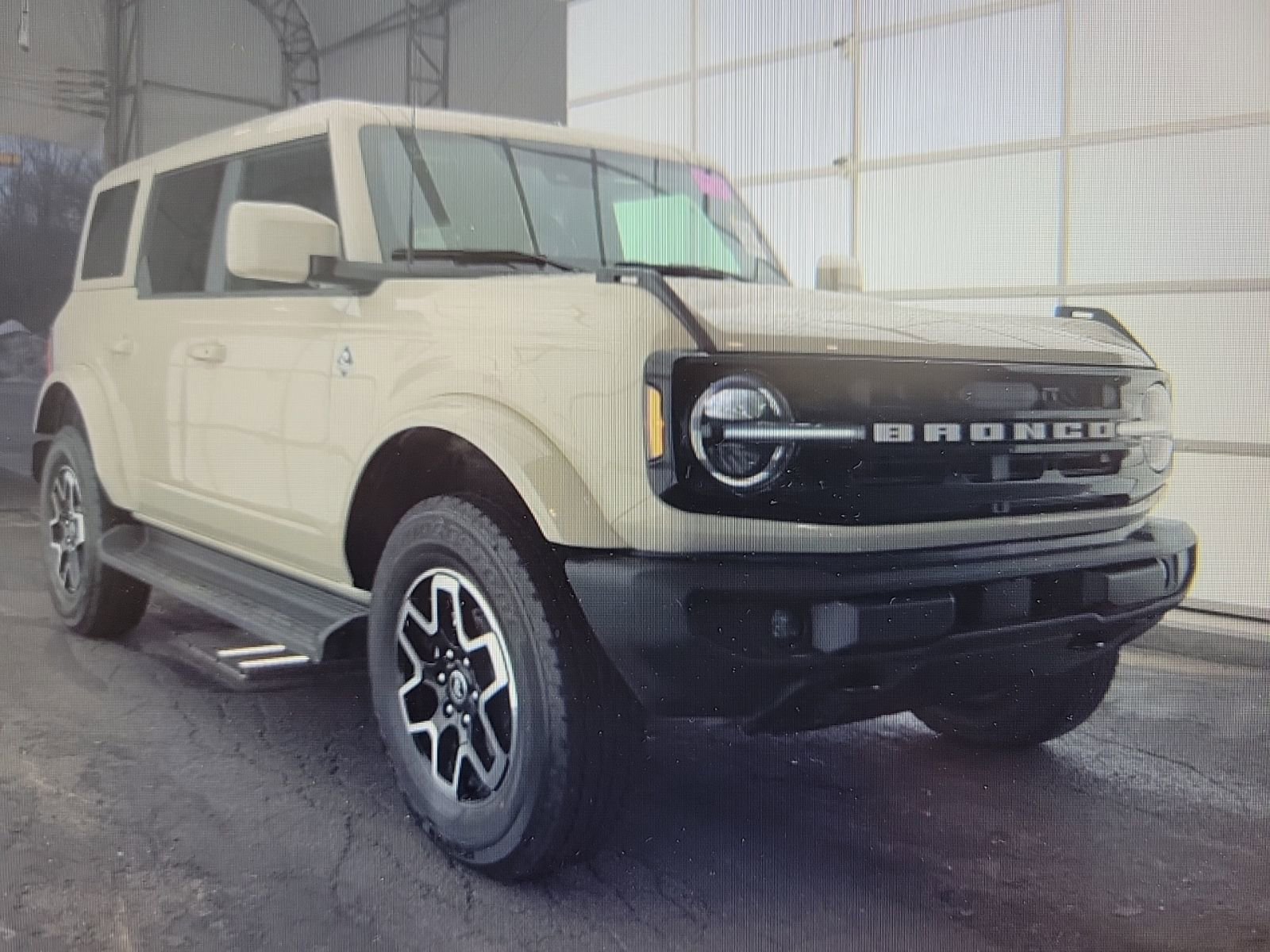 Used 2025 Ford Bronco Outer Banks image 4