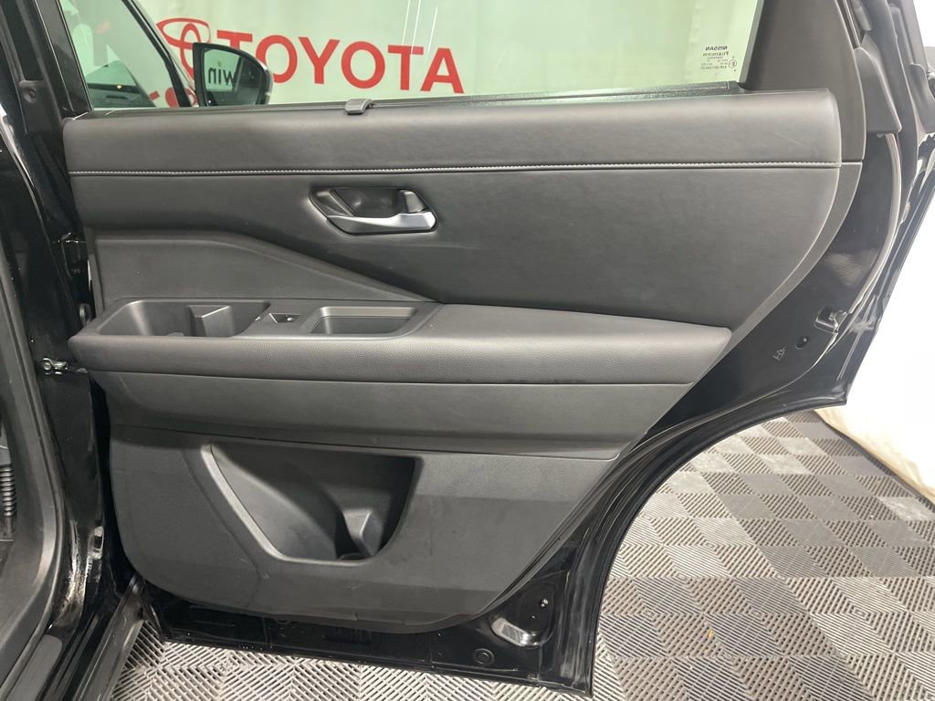 Used 2025 Nissan Pathfinder SL image 15