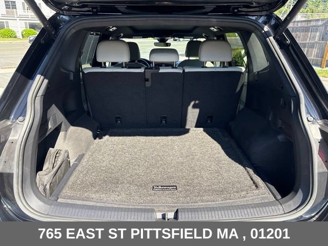 Used 2023 Volkswagen Tiguan SE R-Line AWD/4WD image 11