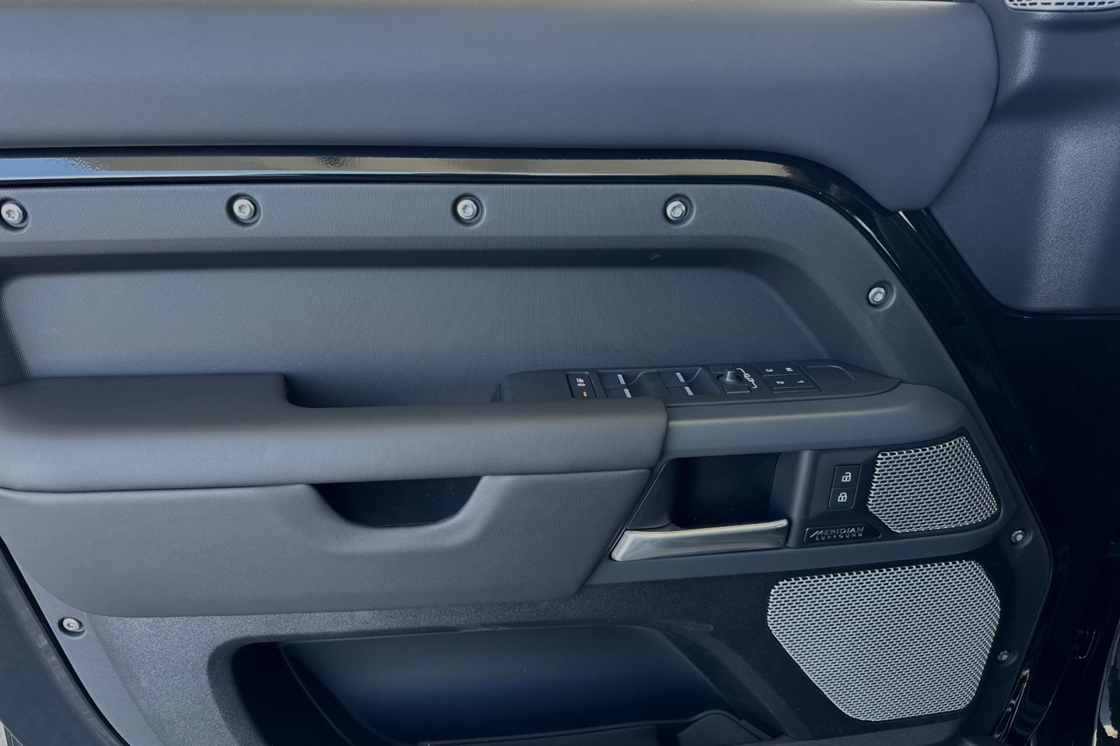 New 2024 Land Rover Defender 130 X-Dynamic SE image 10