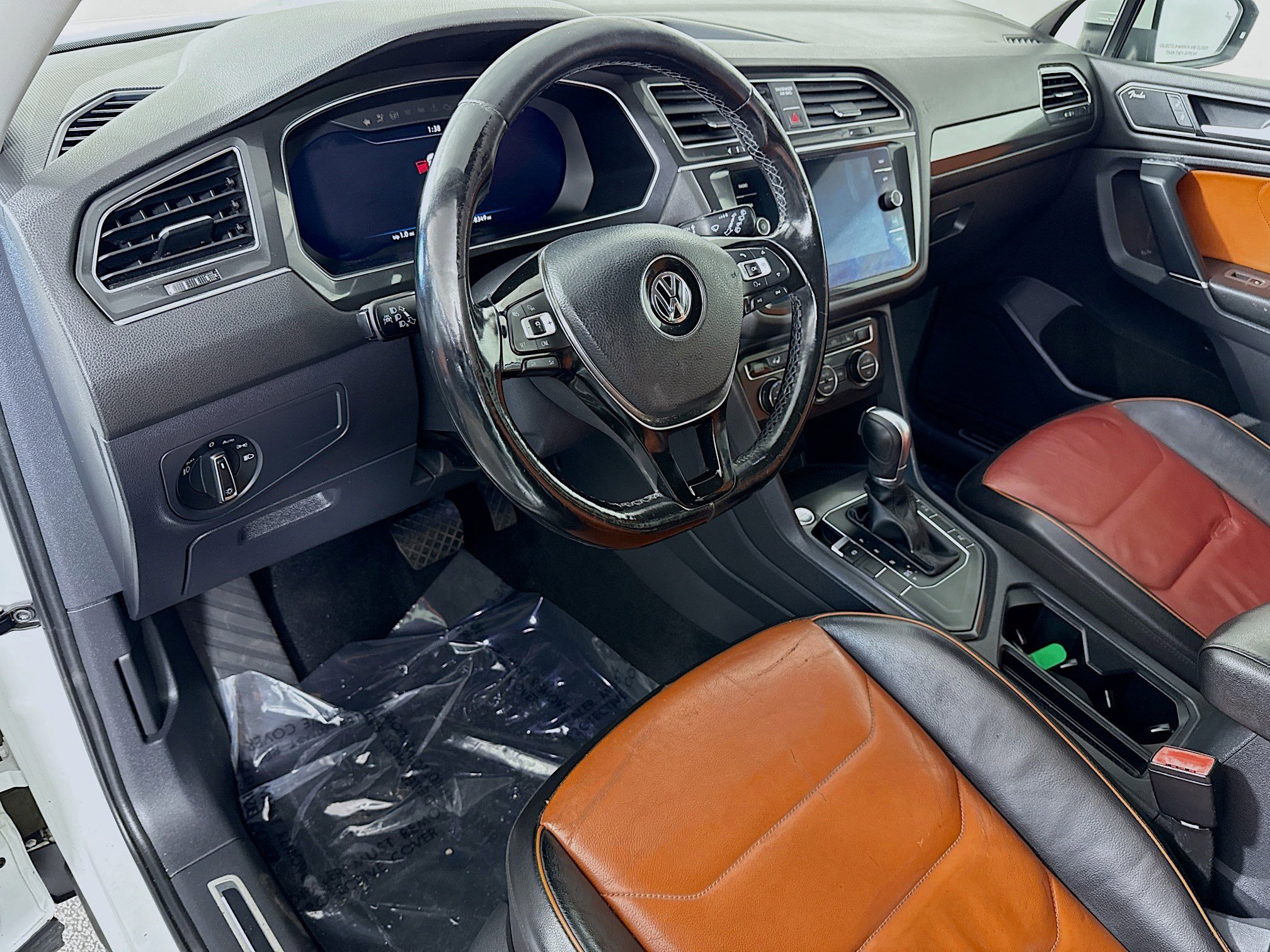 Used 2018 Volkswagen Tiguan SEL Premium image 23