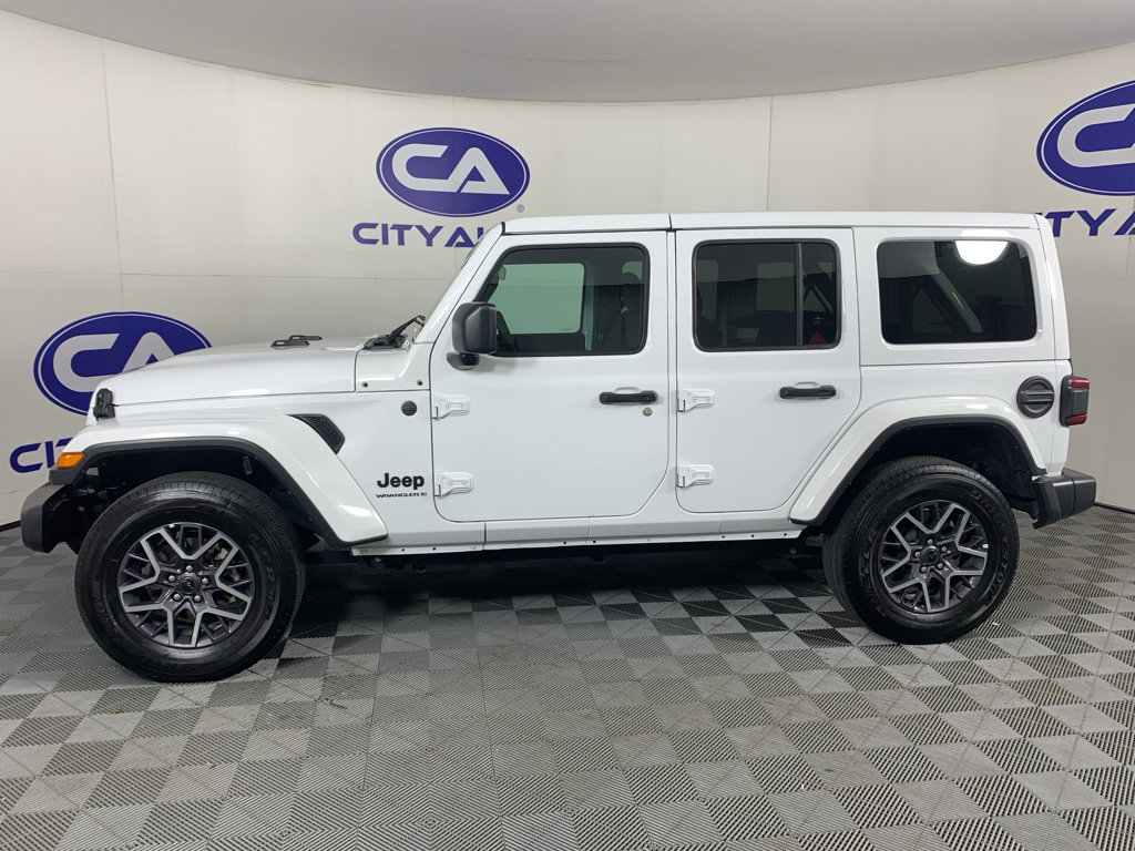 Used 2025 Jeep Wrangler Sahara AWD/4WD image 6