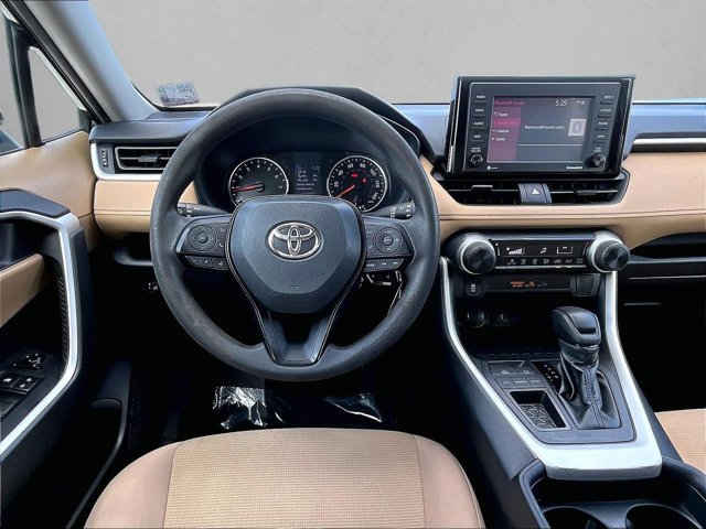 Used 2021 Toyota RAV4 LE FWD image 7