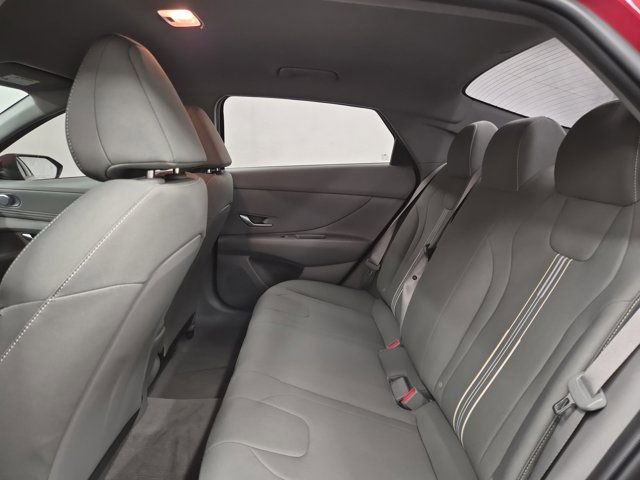 Used 2023 Hyundai Elantra SEL w/ Convenience Package image 11