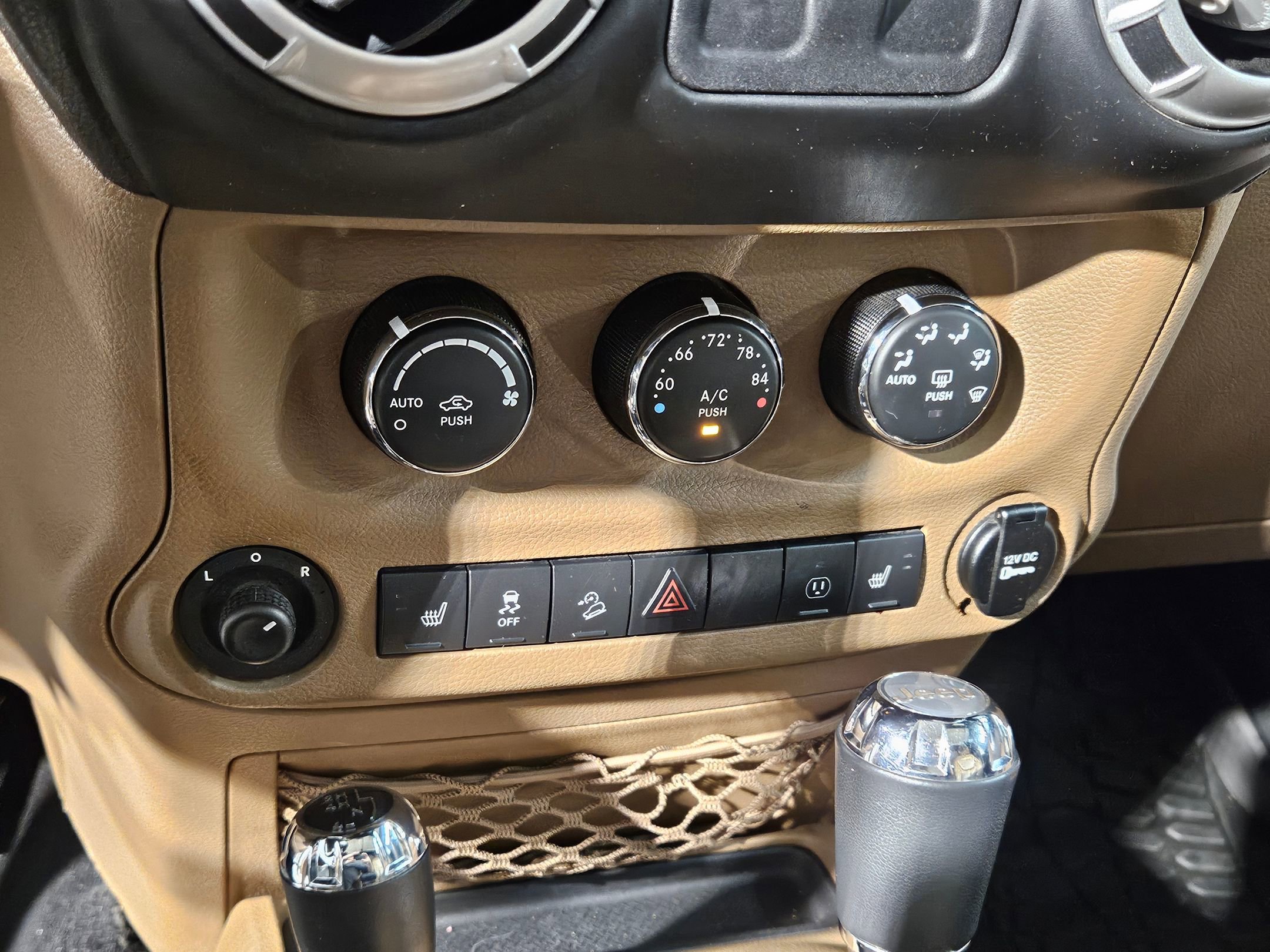 Used 2014 Jeep Wrangler Sahara w/ Connectivity Group AWD/4WD image 28