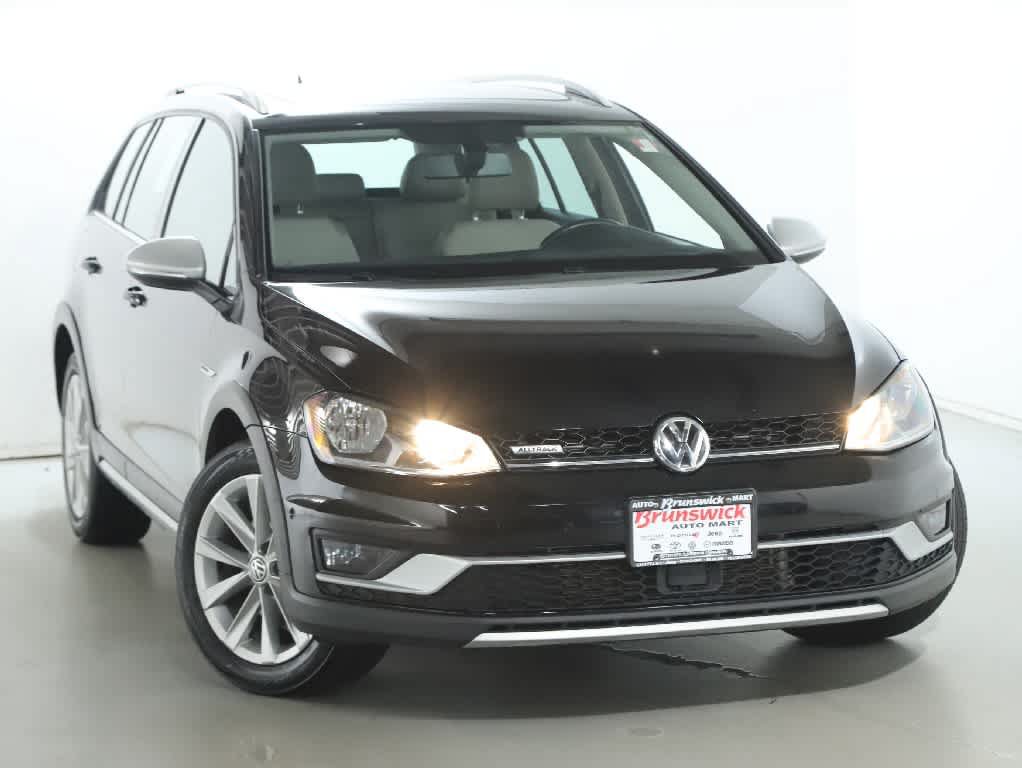 Used 2017 Volkswagen Golf Alltrack SE AWD/4WD image 2