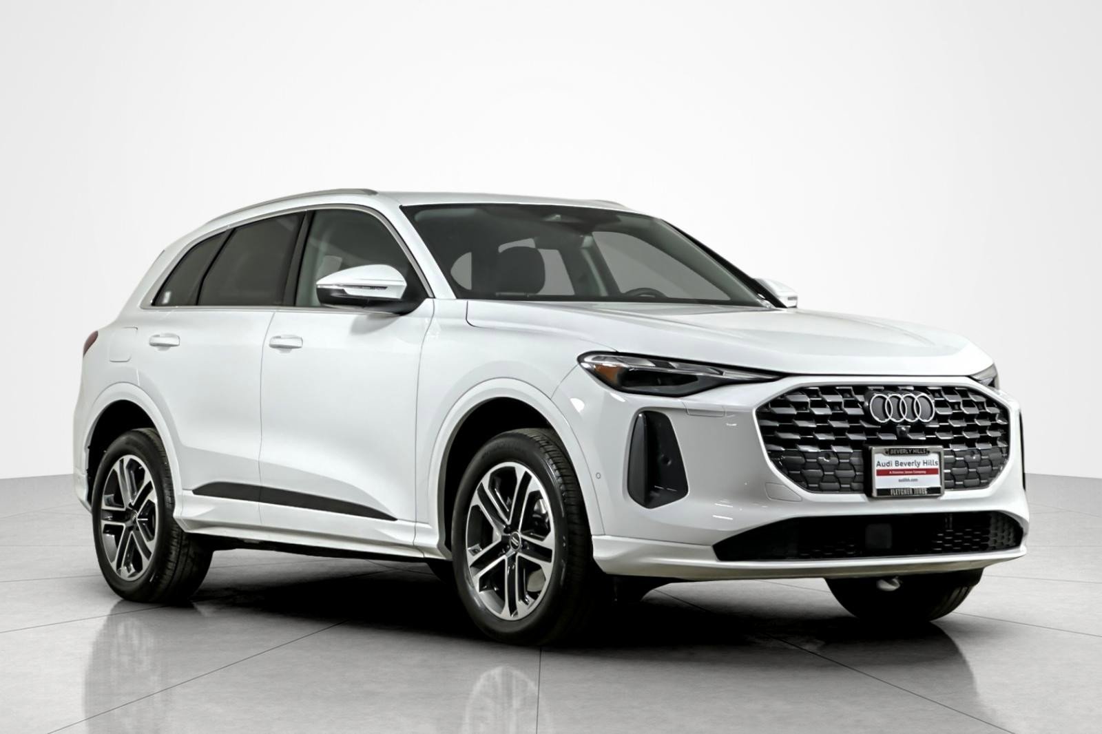 Used 2025 Audi Q5 Premium w/ Convenience Package image 7