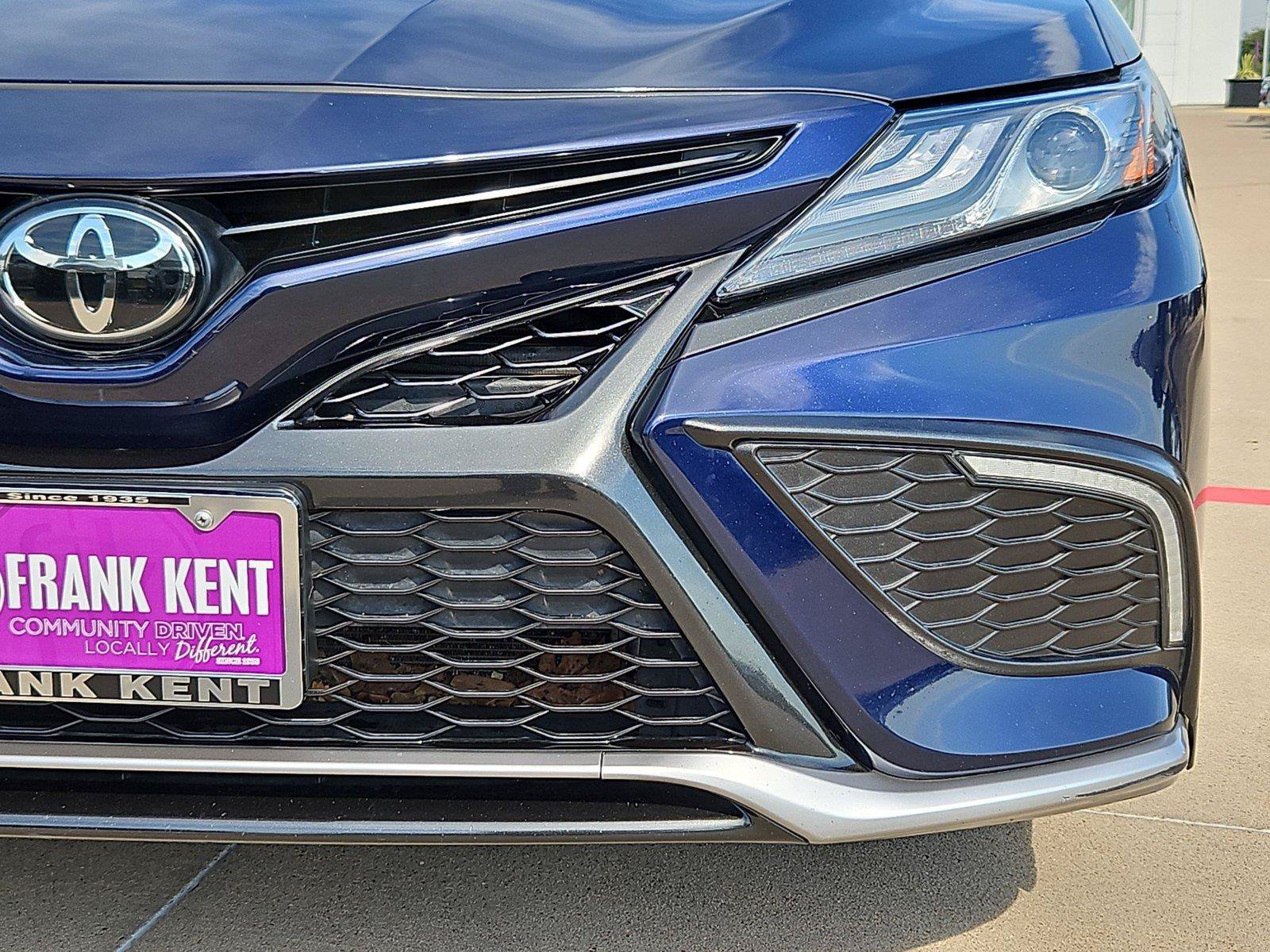 Used 2022 Toyota Camry XSE FWD image 6