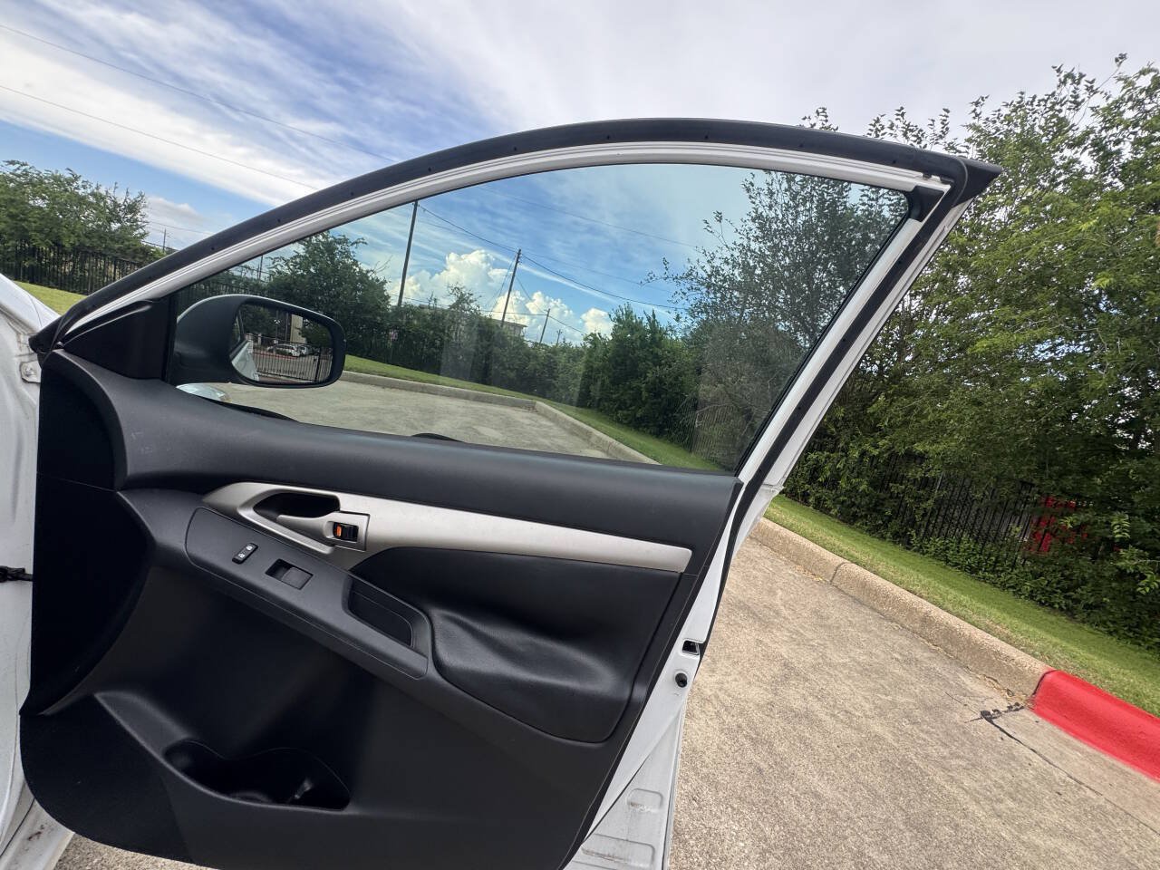 Used 2009 Toyota Matrix FWD image 24