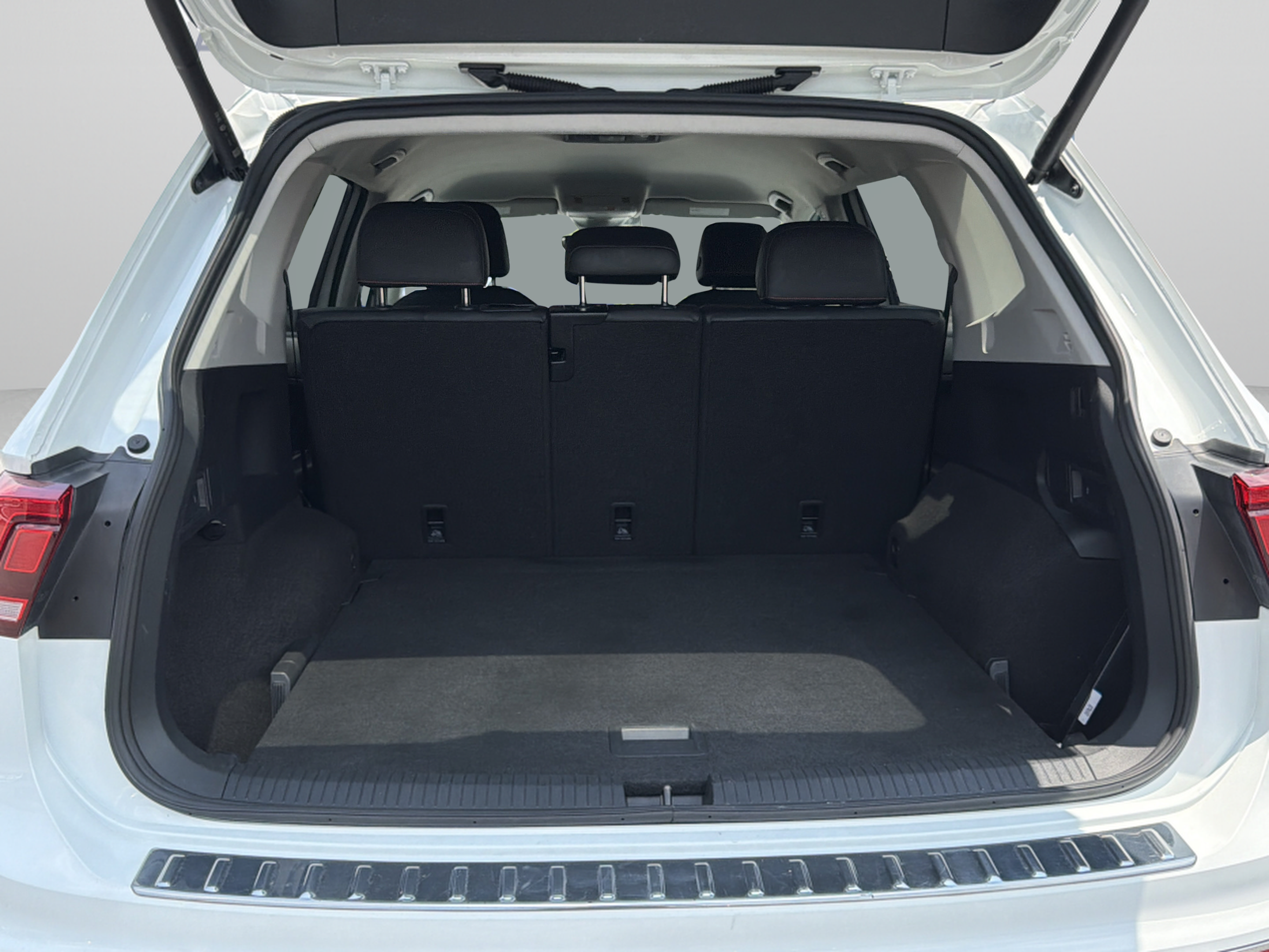 Used 2024 Volkswagen Tiguan Wolfsburg Edition AWD/4WD image 23