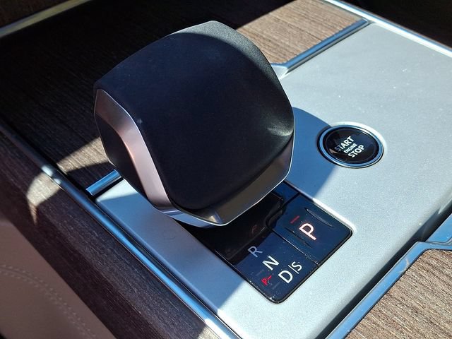 Used 2025 Land Rover Range Rover SE AWD/4WD image 16