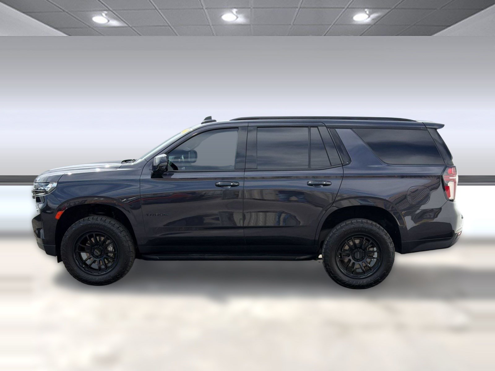 Used 2022 Chevrolet Tahoe RST w/ Luxury Package AWD/4WD image 2