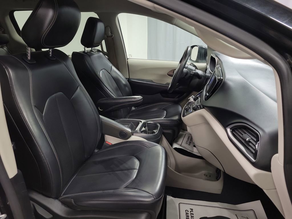 Used 2021 Chrysler Voyager Lxi image 28