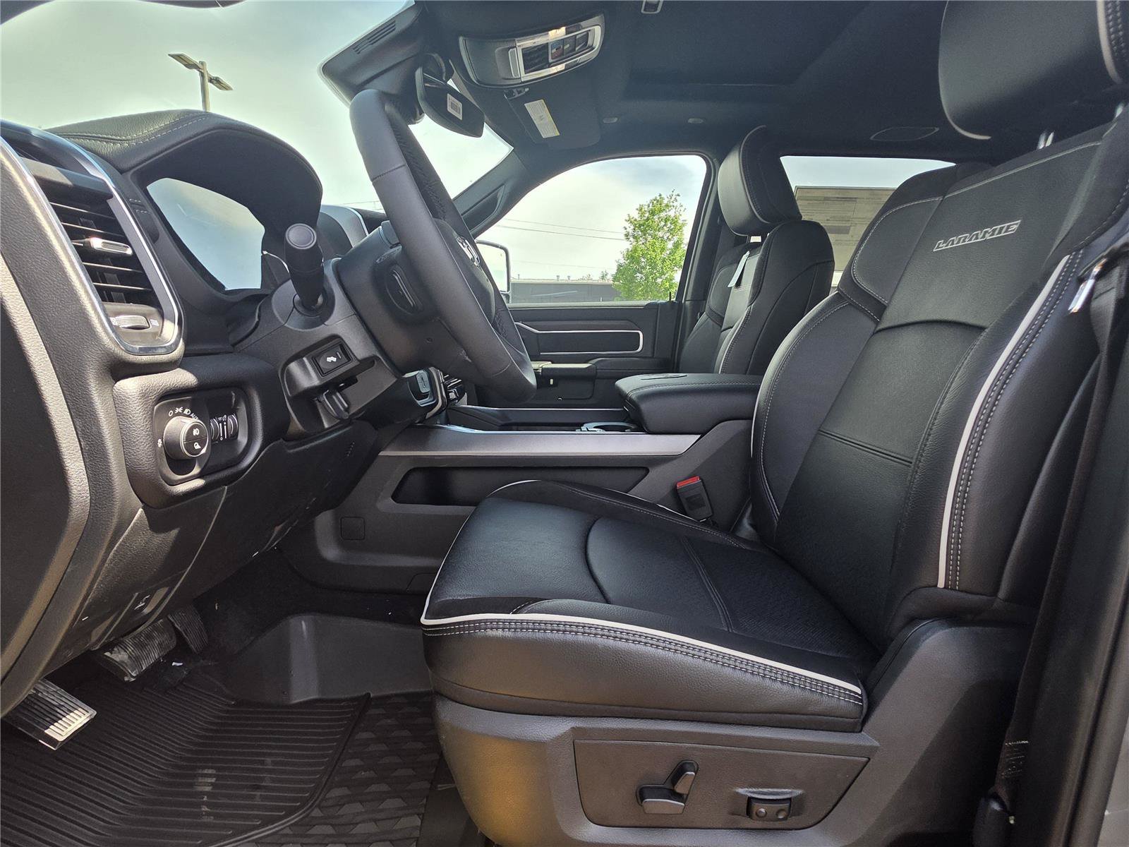 New 2026 RAM 2500 Laramie AWD/4WD image 16