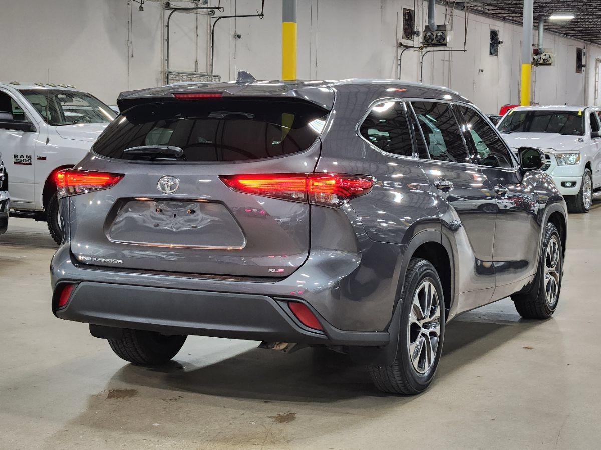 Used 2022 Toyota Highlander XLE FWD image 8