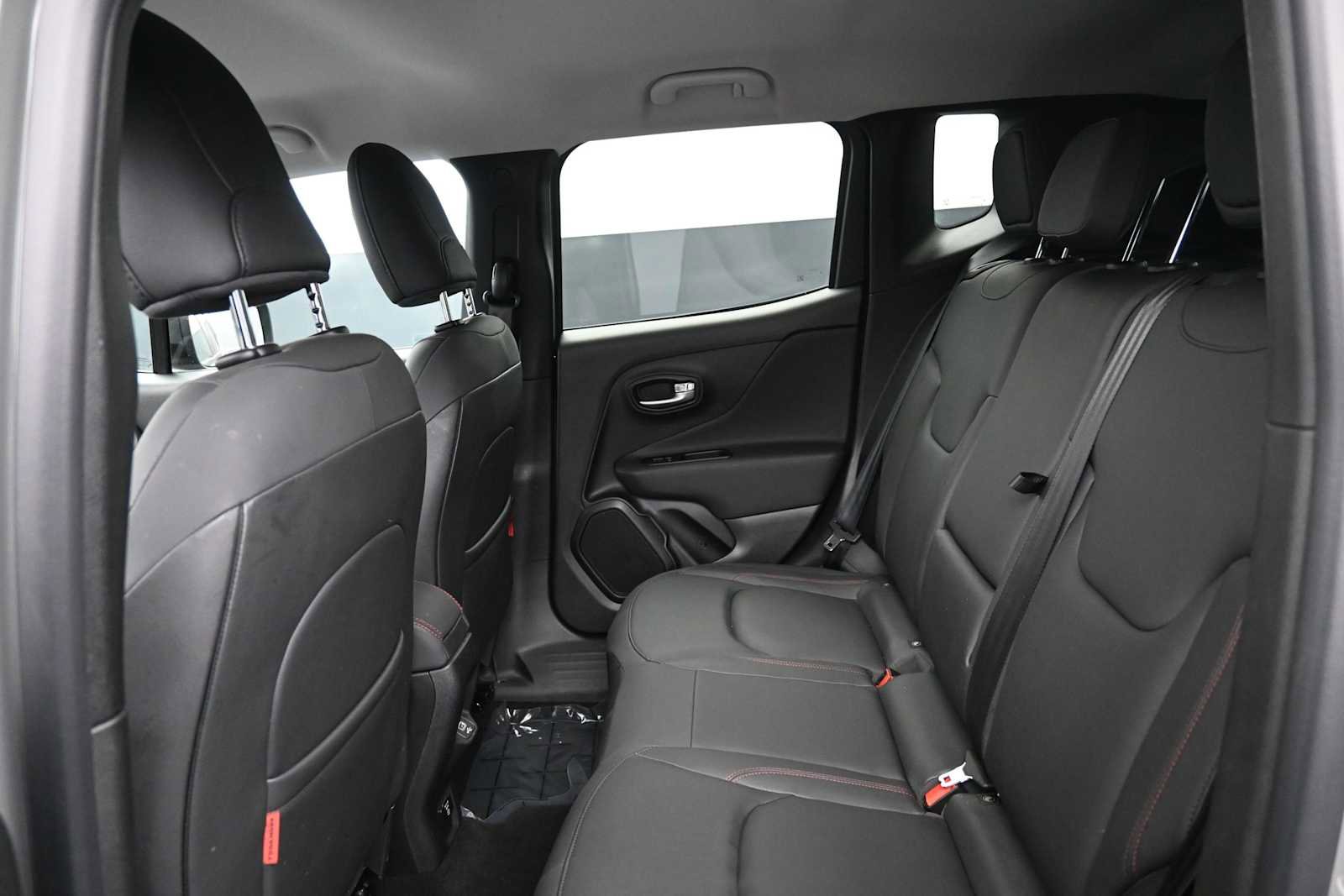 Used 2022 Jeep Renegade Trailhawk AWD/4WD image 14