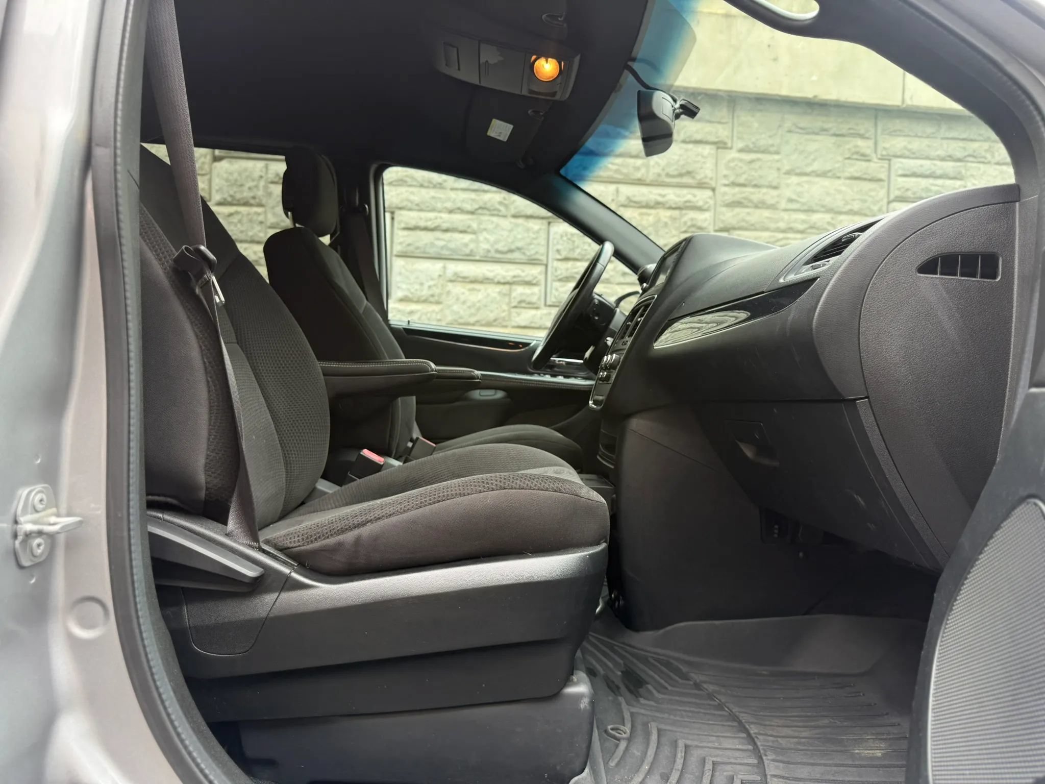 Used 2017 Dodge Grand Caravan SE FWD image 41