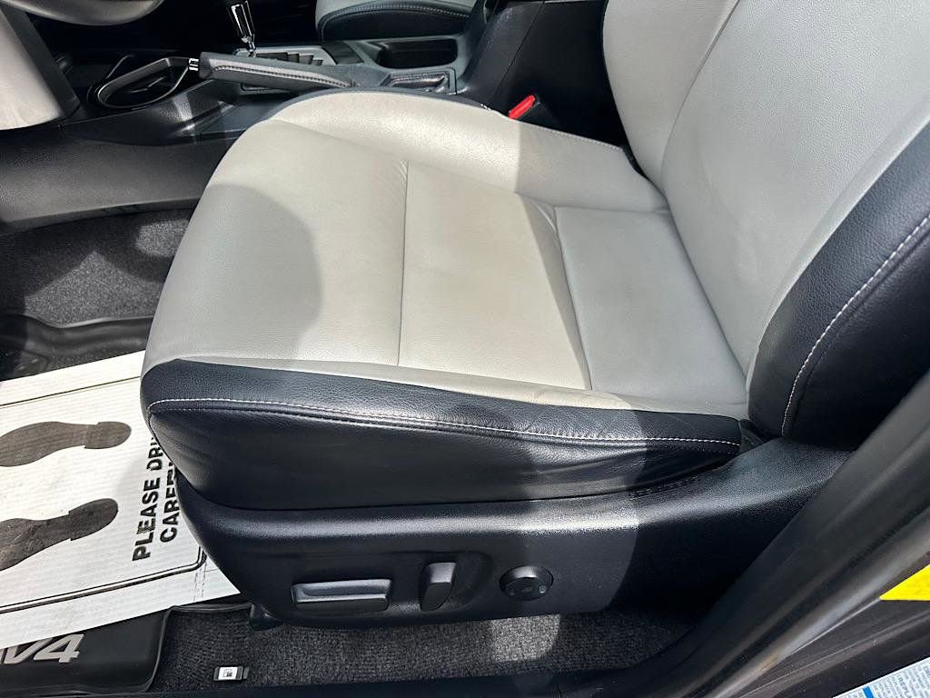 Used 2016 Toyota RAV4 Limited w/ Advanced Technology Package image 14