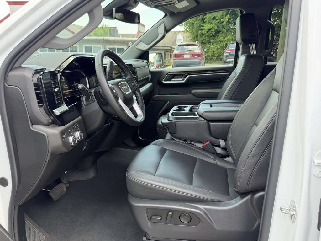 Used 2026 GMC Sierra 1500 SLT AWD/4WD image 15