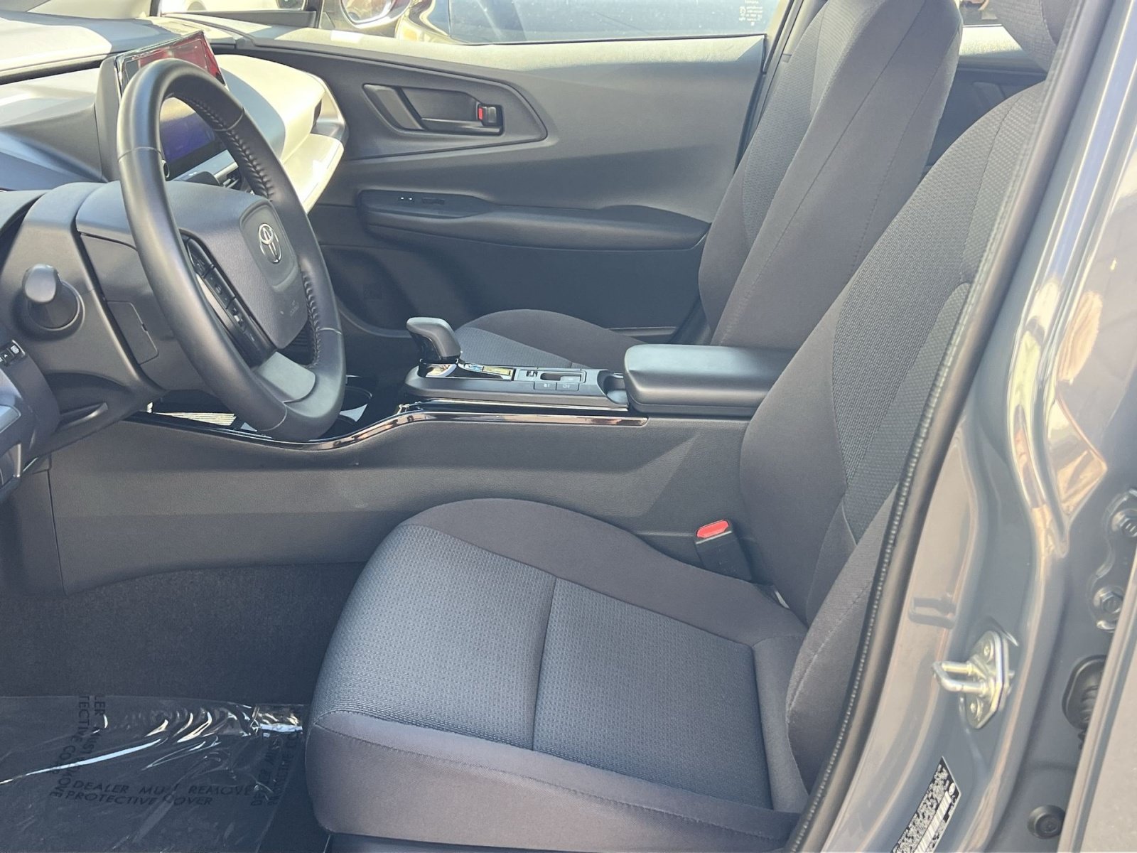 Used 2025 Toyota Prius LE FWD image 12