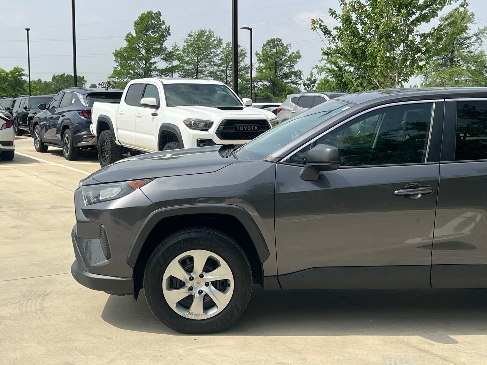 Used 2022 Toyota RAV4 LE FWD image 7