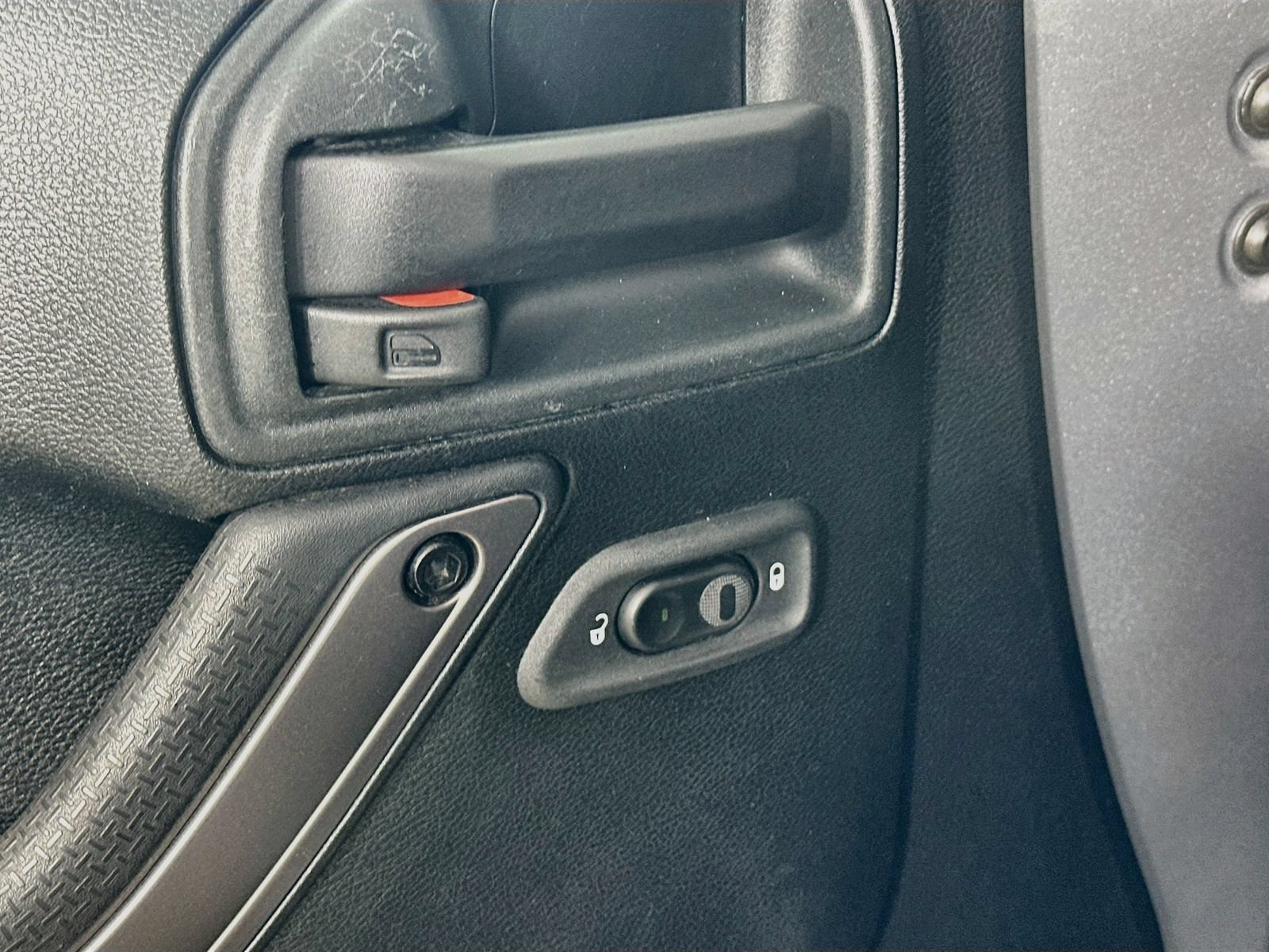 Used 2018 Jeep Wrangler Unlimited Sahara AWD/4WD image 16