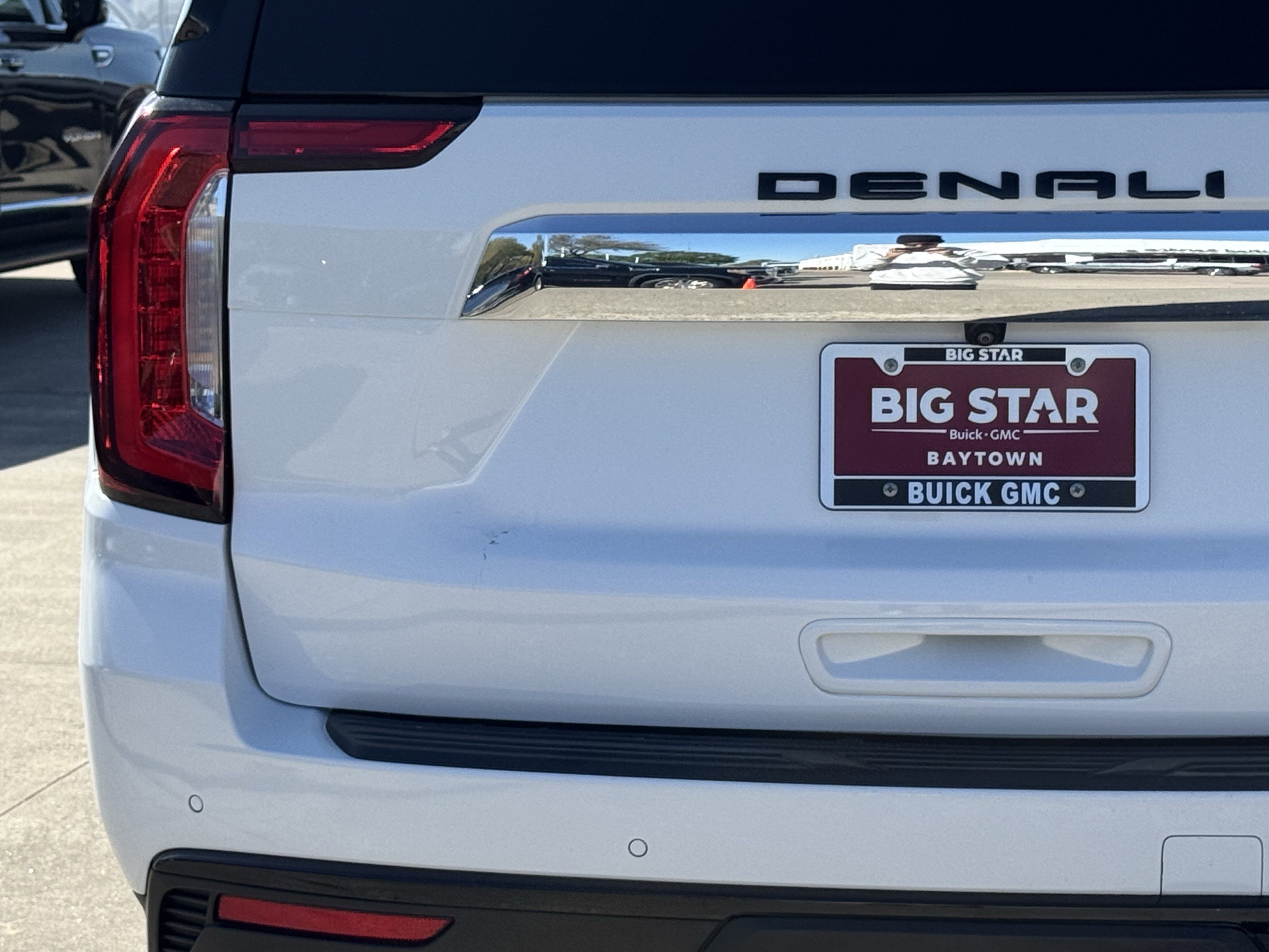 Used 2024 GMC Yukon XL SLE w/ Gmc Pro Safety Plus Package image 11