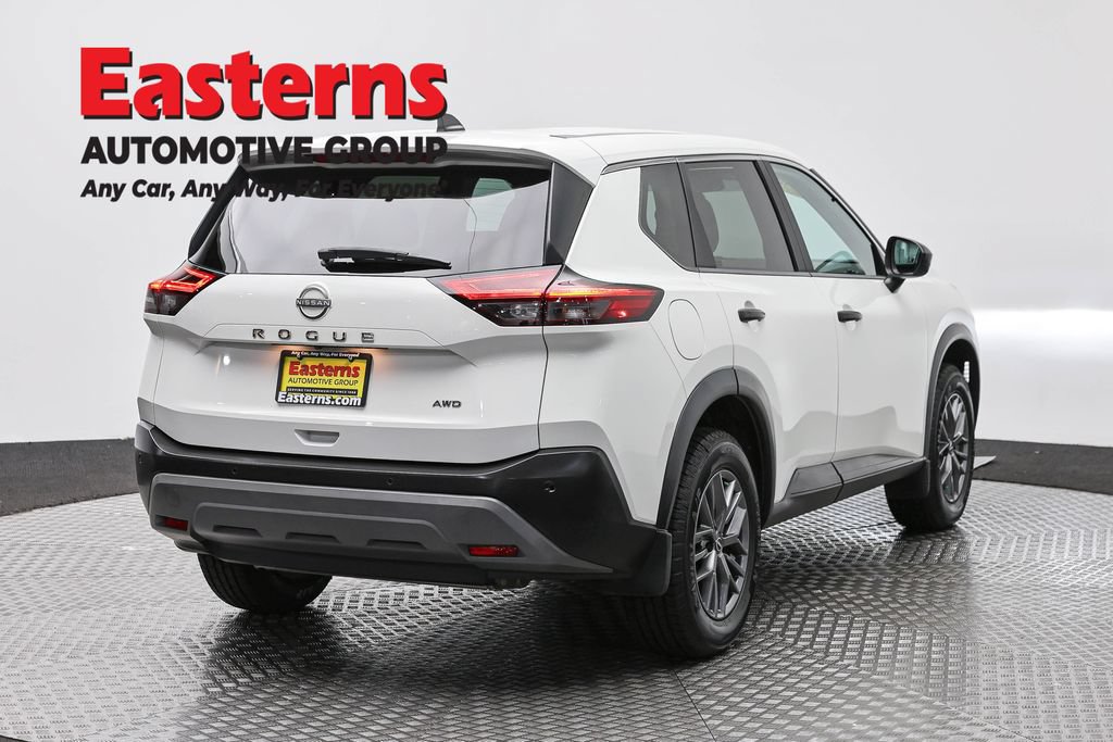 Used 2023 Nissan Rogue S AWD/4WD image 5