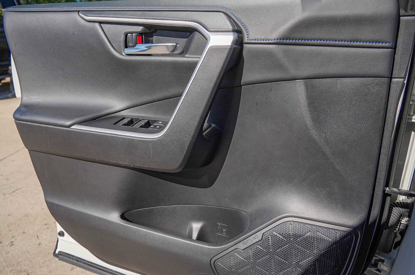 Used 2022 Toyota RAV4 XSE image 22