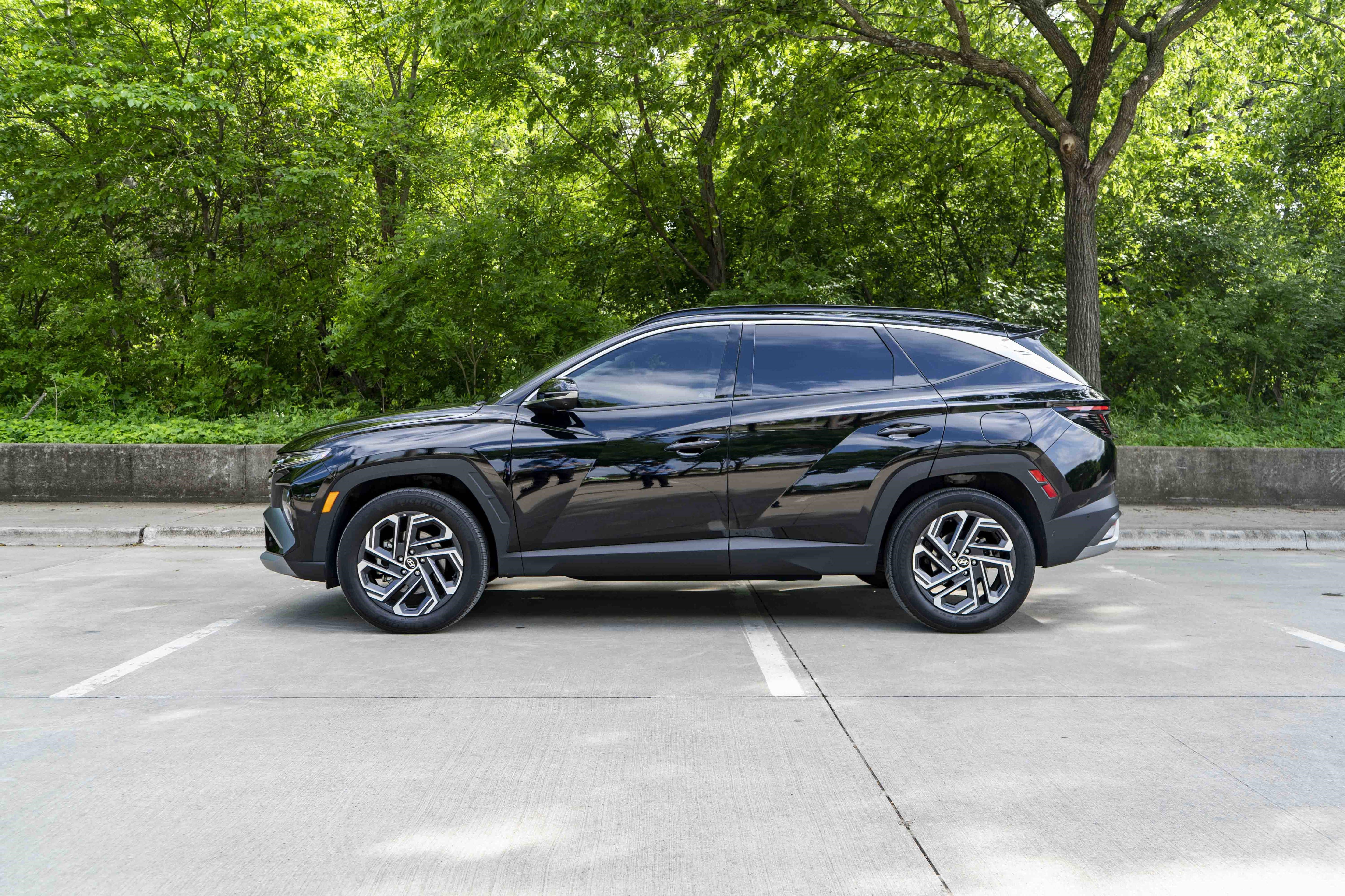 Used 2025 Hyundai Tucson Limited image 6