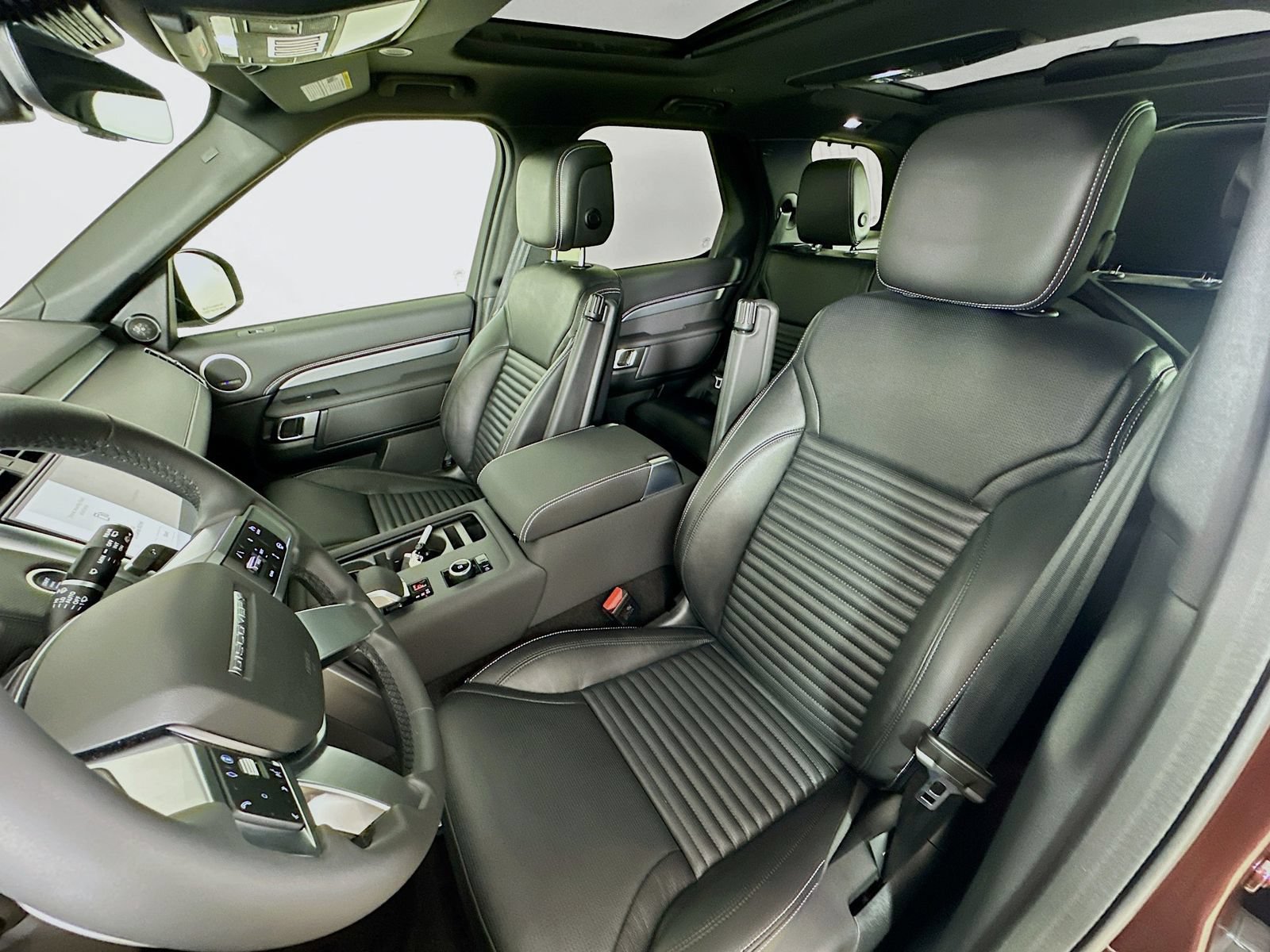 New 2026 Land Rover Discovery Limited Edition AWD/4WD image 36
