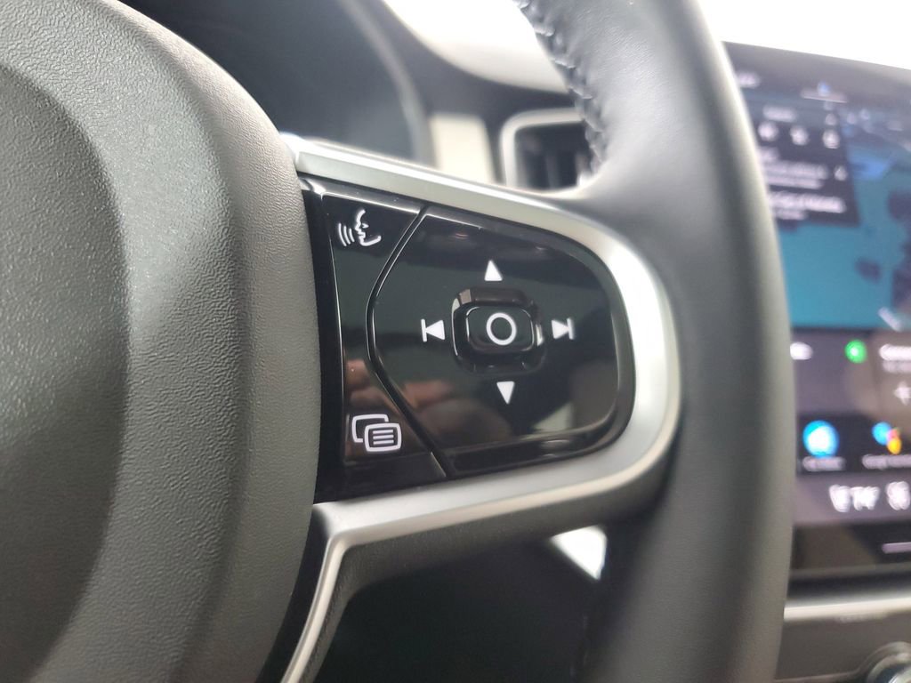 Certified 2025 Volvo XC90 B6 Core w/ Climate Package image 28