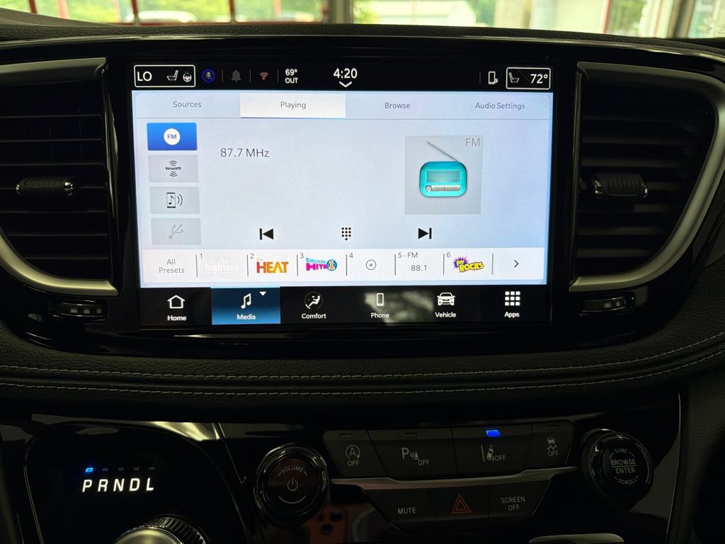 New 2027 Chrysler Pacifica Select FWD image 15