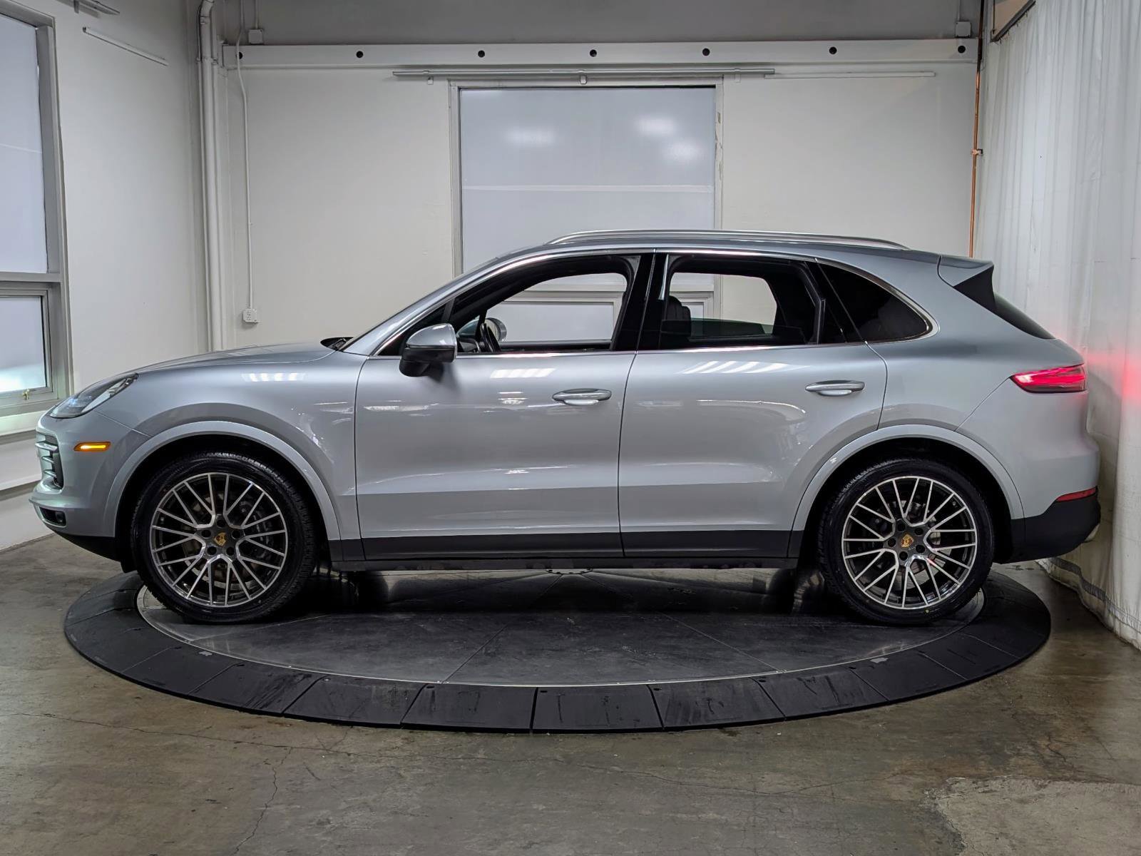 Used 2023 Porsche Cayenne Platinum Edition image 6