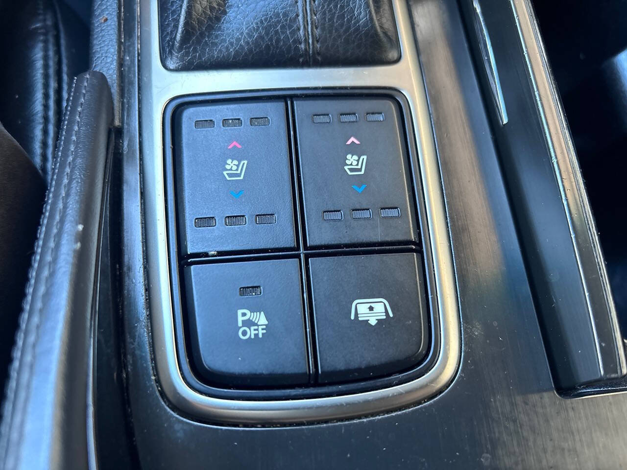 Used 2014 Hyundai Azera Limited w/ Option Group 02 FWD image 20