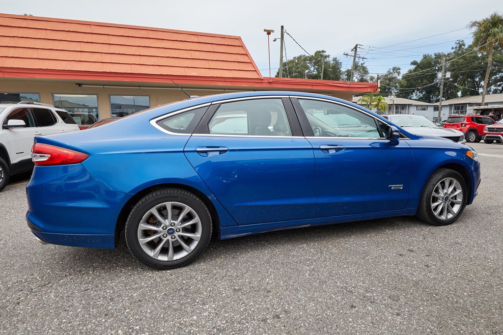 Used 2017 Ford Fusion Energi SE FWD image 4