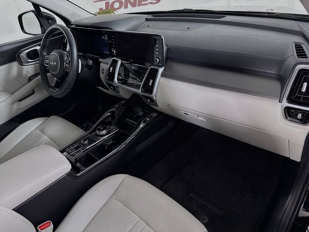 Certified 2023 Kia Sorento SX Prestige w/ Panoramic Sunroof Package AWD/4WD image 36