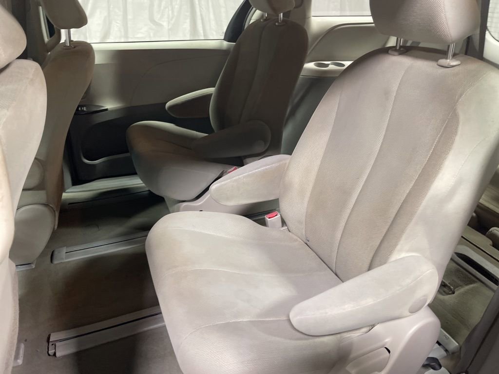 Used 2013 Toyota Sienna L FWD image 15