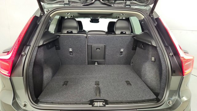 New 2026 Volvo XC40 B5 Plus w/ Protection Package Premier AWD/4WD image 39